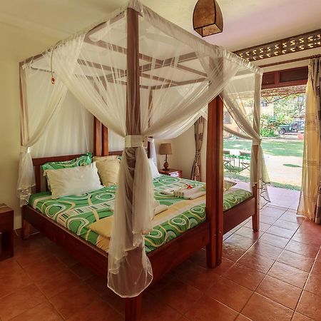 Airport Guesthouse Entebbe Dış mekan fotoğraf