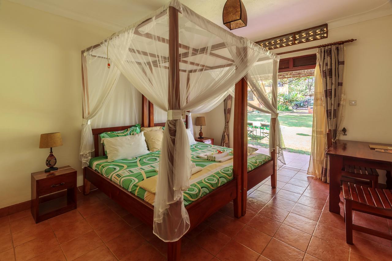 Airport Guesthouse Entebbe Dış mekan fotoğraf