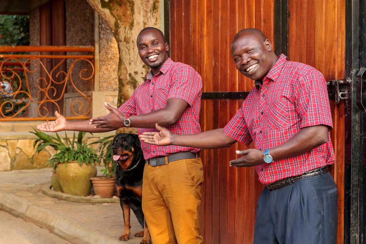 Airport Guesthouse Entebbe Dış mekan fotoğraf