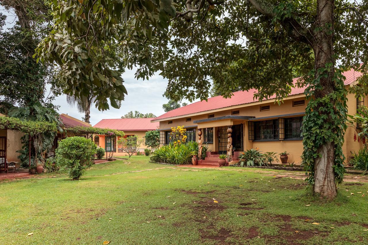 Airport Guesthouse Entebbe Dış mekan fotoğraf