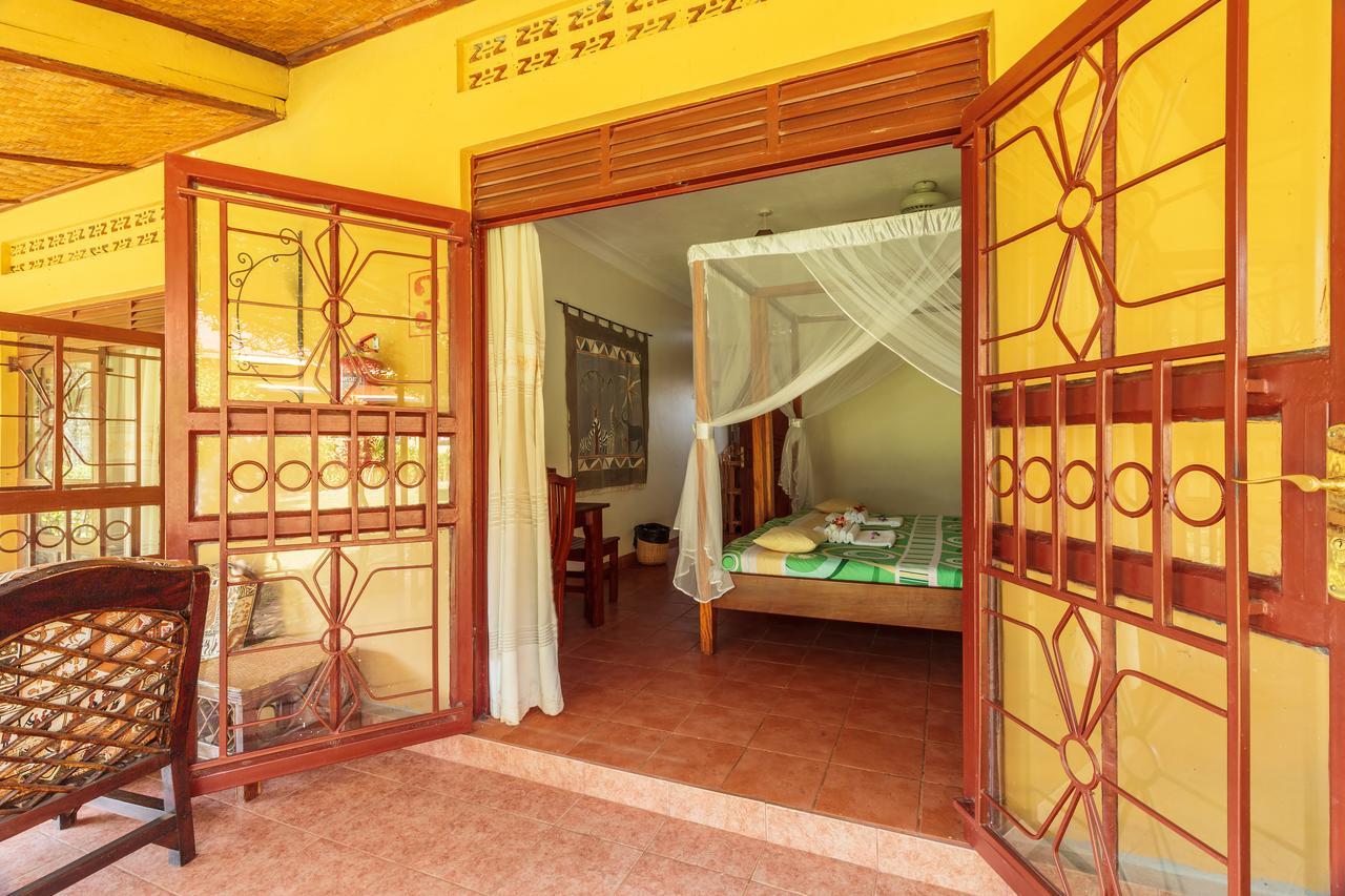 Airport Guesthouse Entebbe Dış mekan fotoğraf