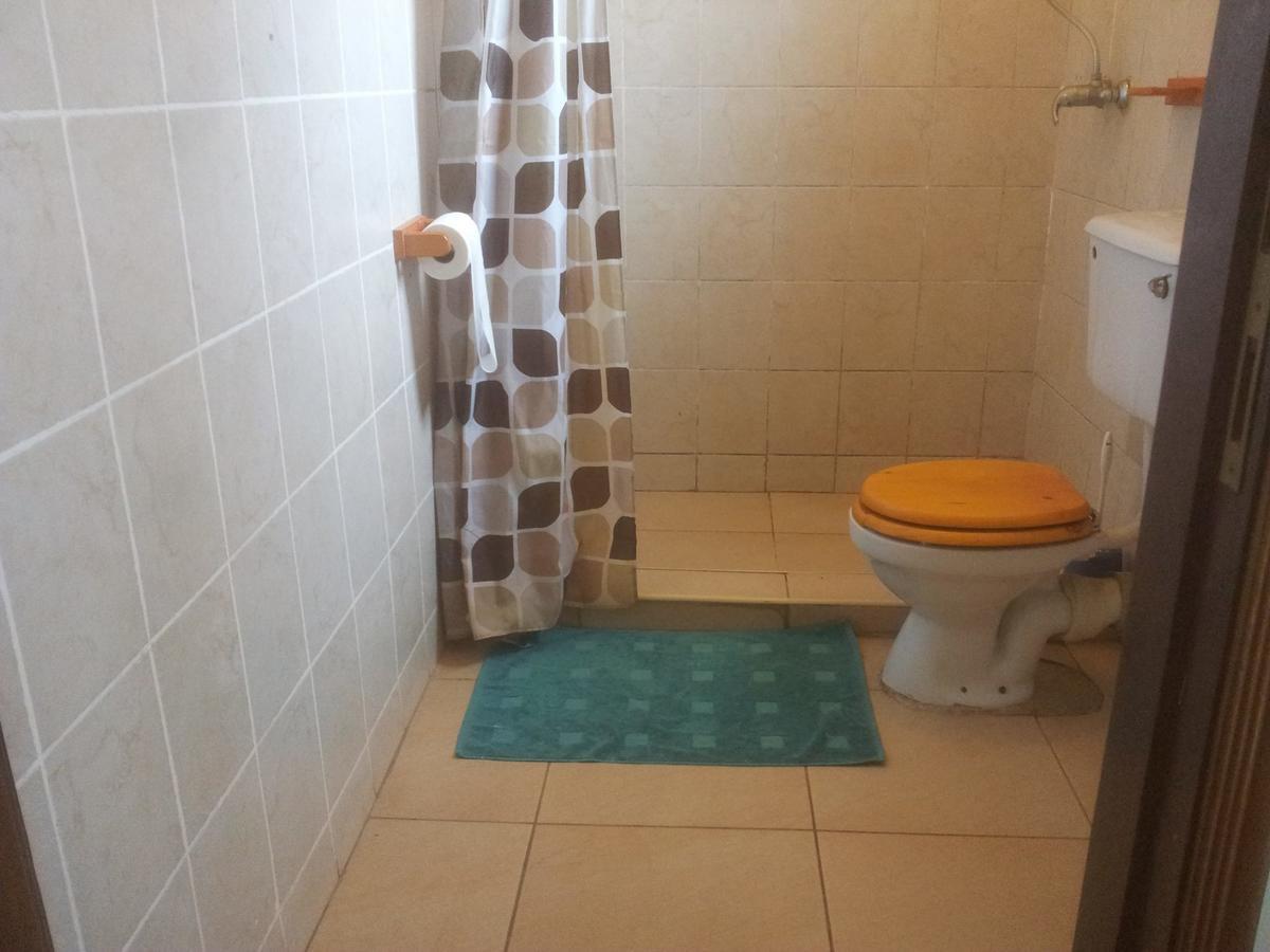 Airport Guesthouse Entebbe Dış mekan fotoğraf
