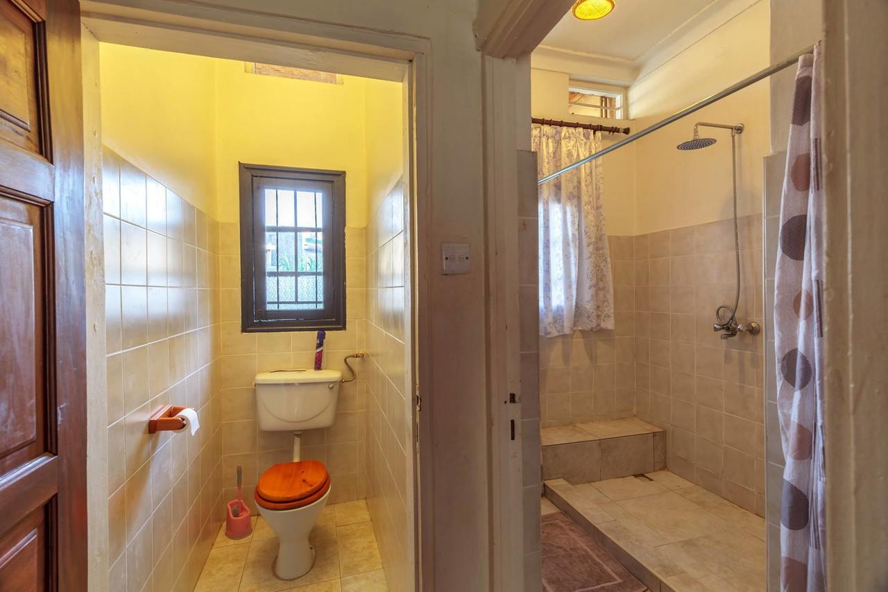 Airport Guesthouse Entebbe Dış mekan fotoğraf